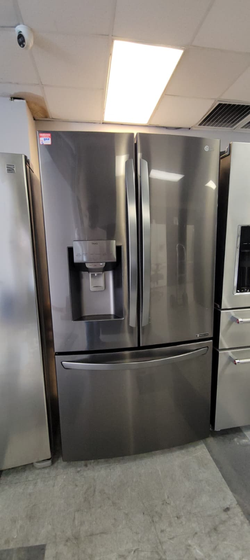 LG French Door Fridge – Black Stainless, Ice & Water, super clean