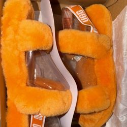 Brand New UGG Oh Yeah Slippers – Size 6 (Women’s / Big Kid)