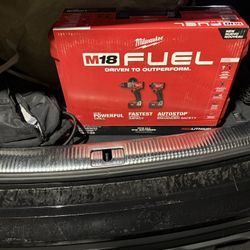 Milwaukee Combo Drill Set250$