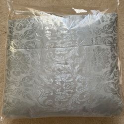 Victoria Classics Queen Comforter With 2 Extra Large Pillow Sham Covers And Mattress Box Cover/ There Are Couple Of Tiny Spots Due To Storage 