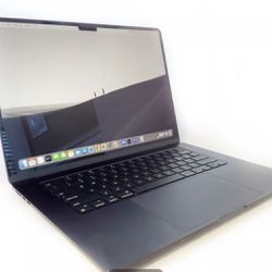 MacBook 15 Inch M2 