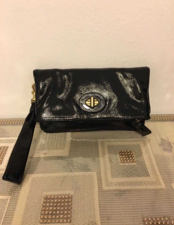 Coach Resort Black Patent Op-Art Leather Wristlet