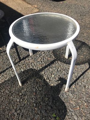 Photo Small side patio deck table or plant stand