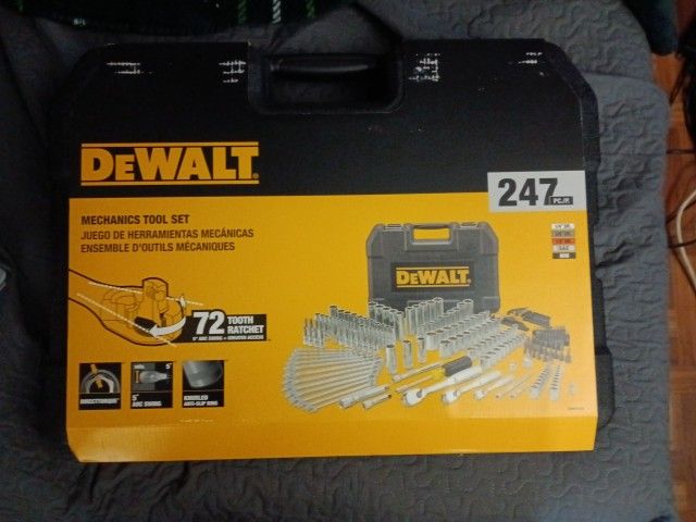 DeWalt Mechanic Tool Set 247 Pcs