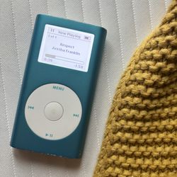Vintage 2005 Blue 4gb 2nd Gen Apple iPod Mini - Model M9802LL - WORKS