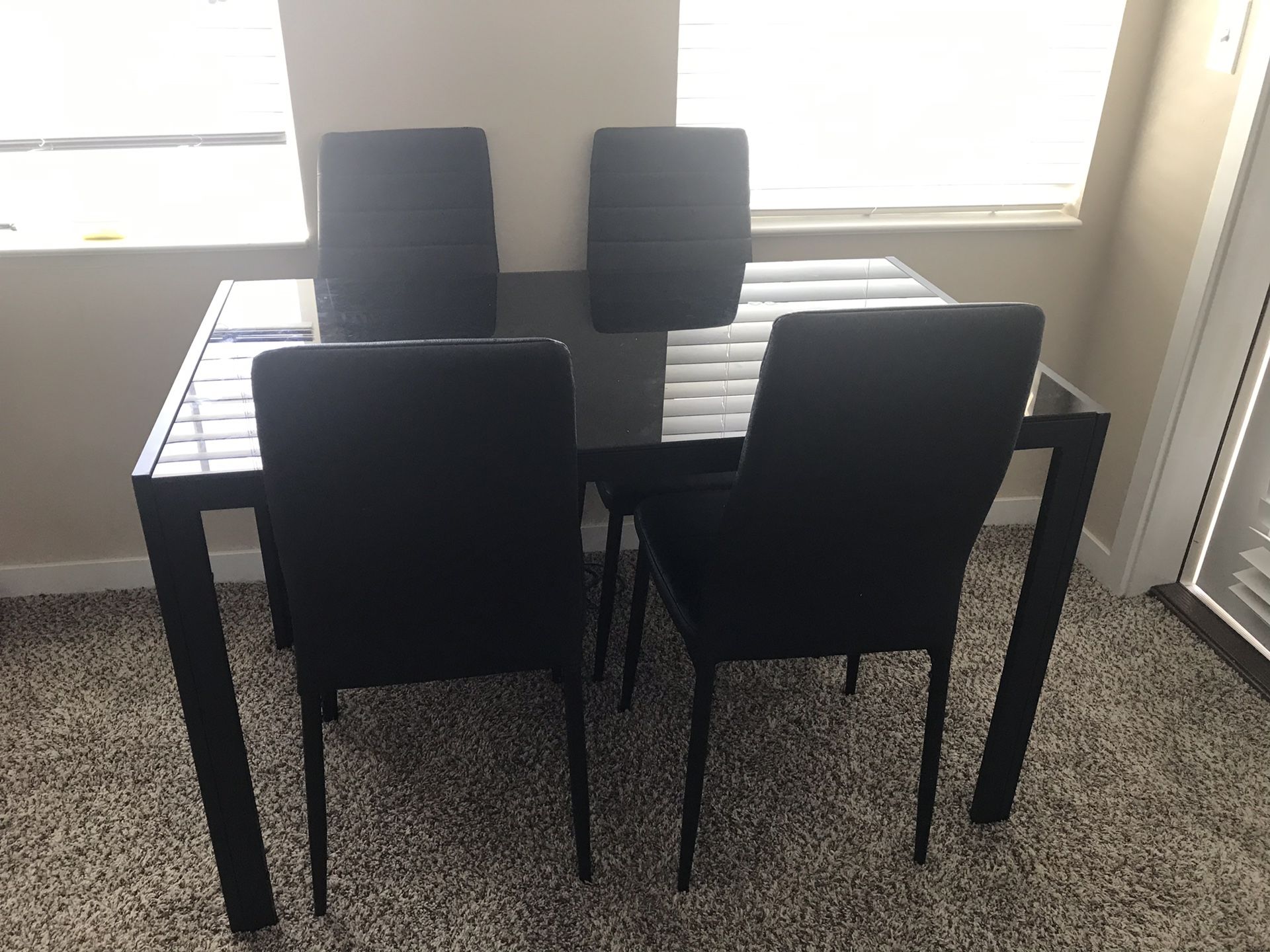 Dining table with 4 chair