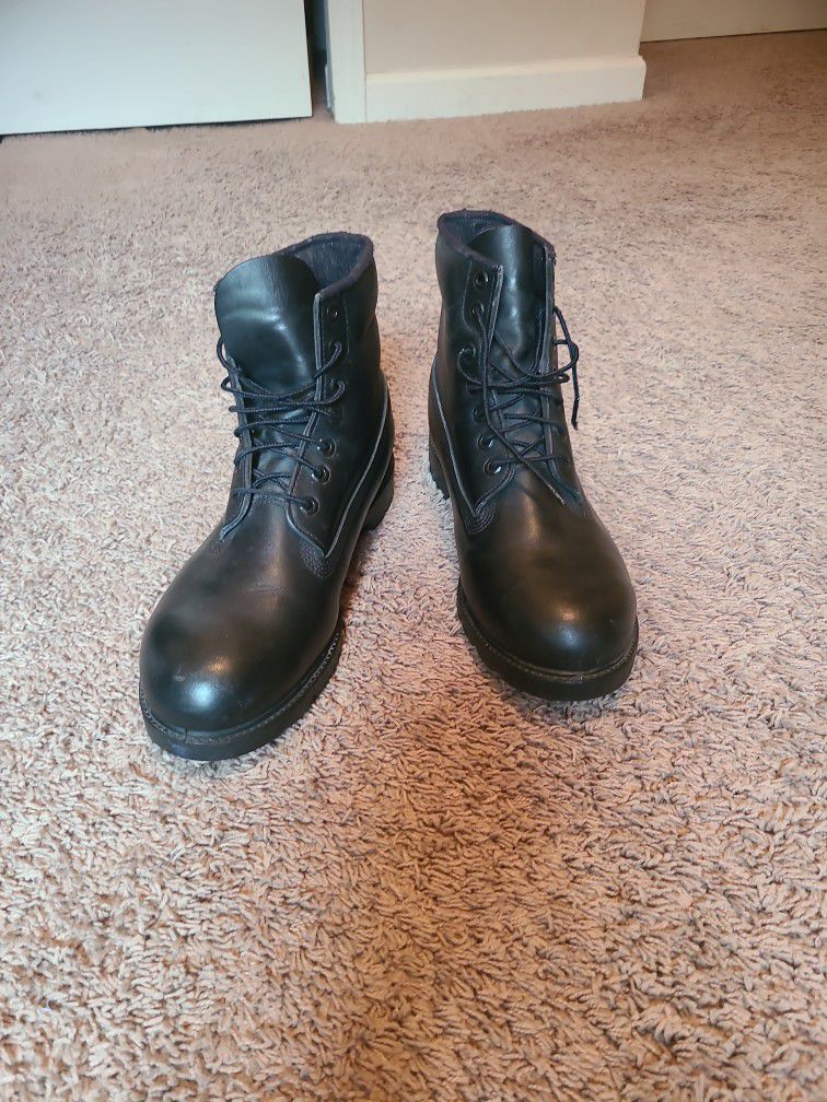 Timberland black 6 inch Classic, size 10.5 