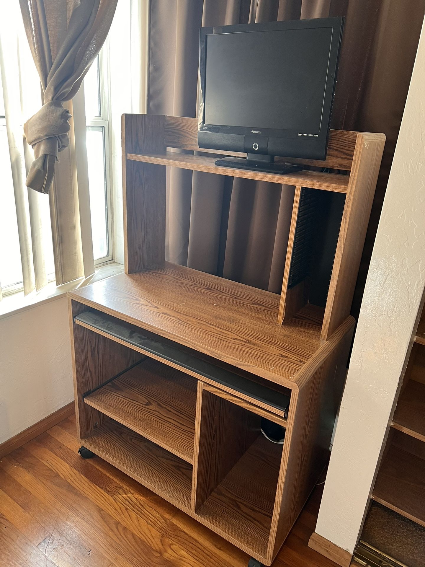 Free - Desk 