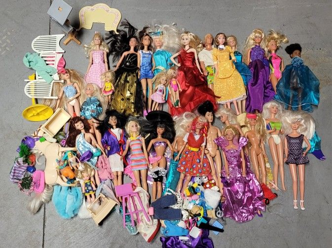 30 Barbie Dolls And Accessories