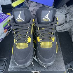 Jordan Retro 4 Thunder Size 10