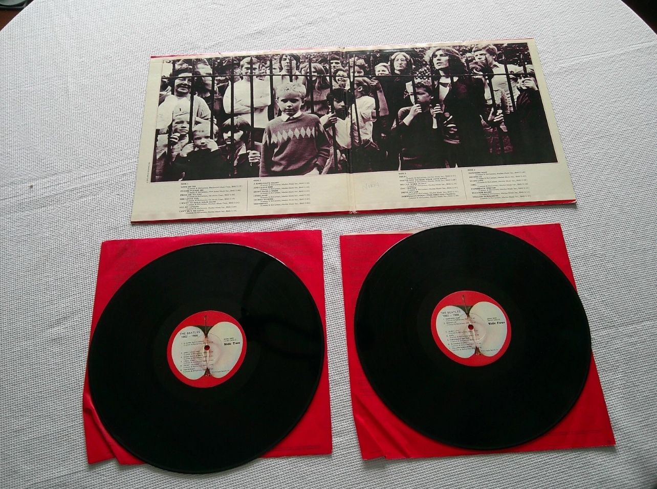 The Beatles - 1(contact info removed) - Apple 1973 Double Vinyl LP Record Album