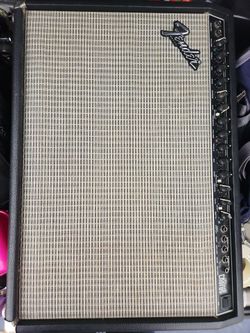 Fender Ultimate Chrous 2x12 Guitar Amplifier