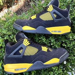 Size 11 - Jordan 4 Retro Mid Thunder