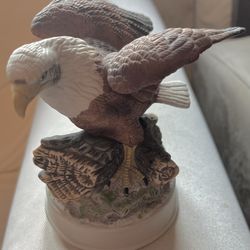 Vintage Royal Heritage Americana “Birds in Flight”Collection Bald Eagle Figurine