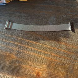 Apple Watch 2022 Gold Band. (never worn)