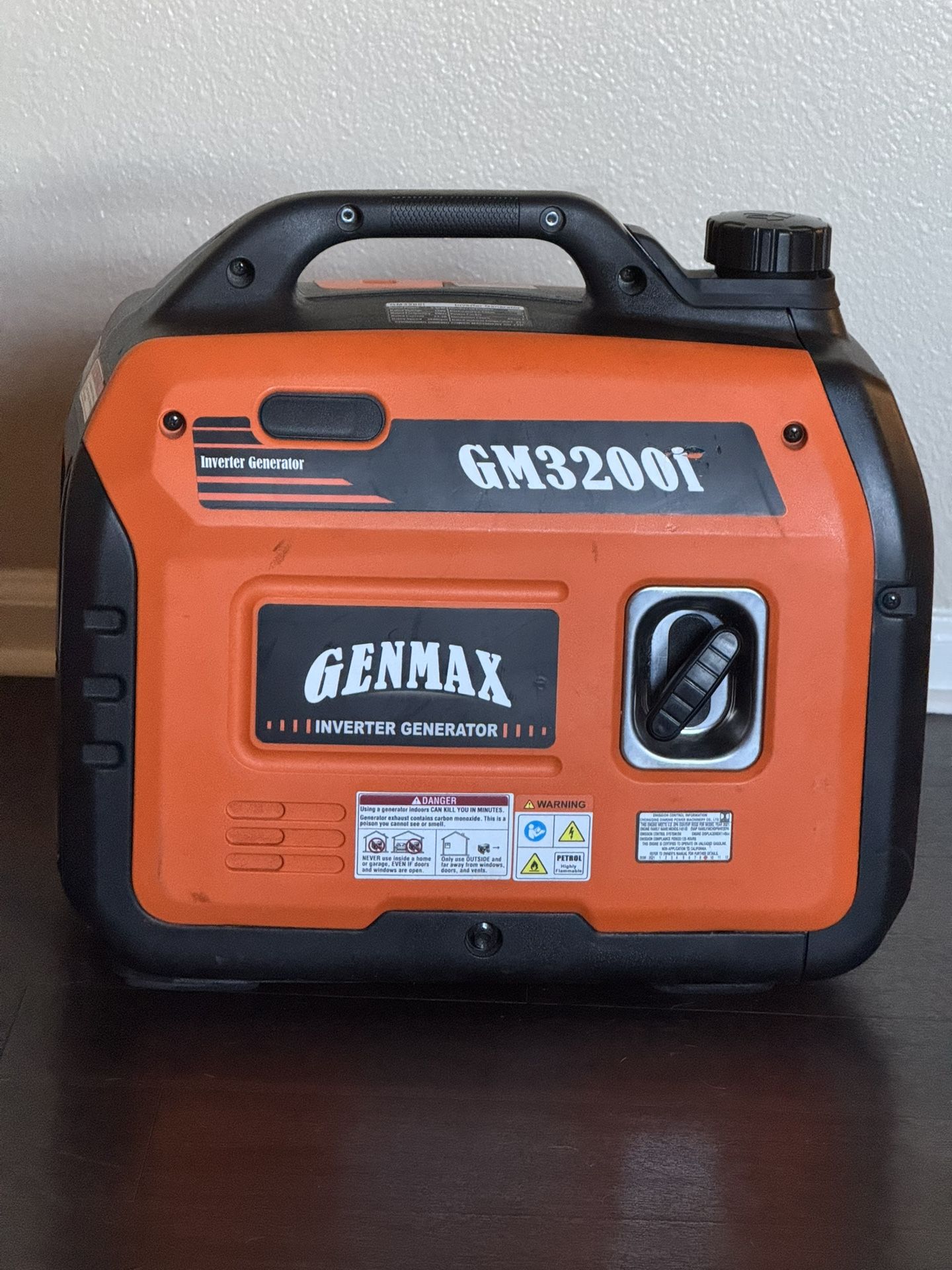 GENMAX INVERTER. GENERATOR GM322i. Seminuevo Perfectas Conditions Presio $450