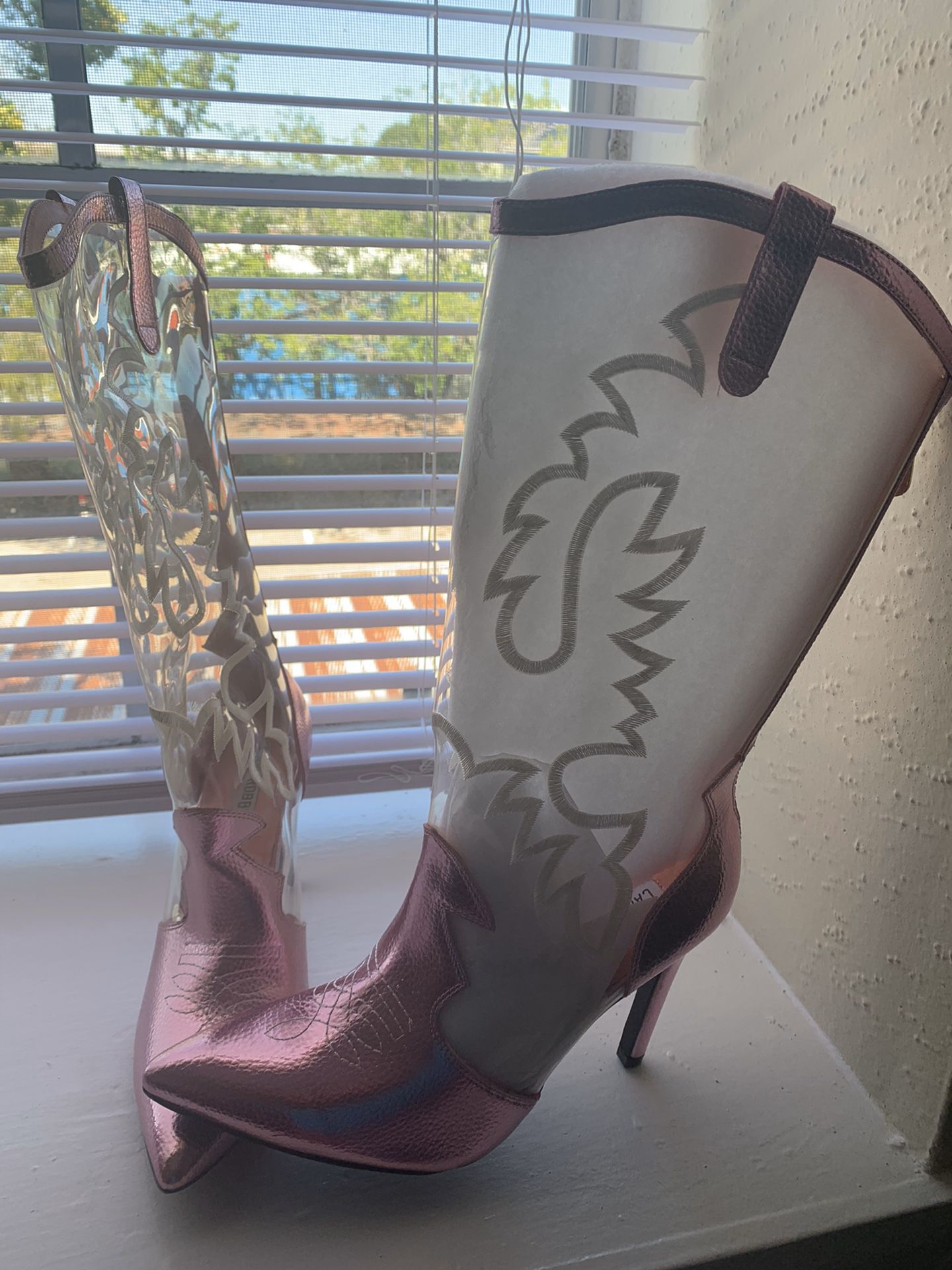 Size 5.5 pink cowgirl boots