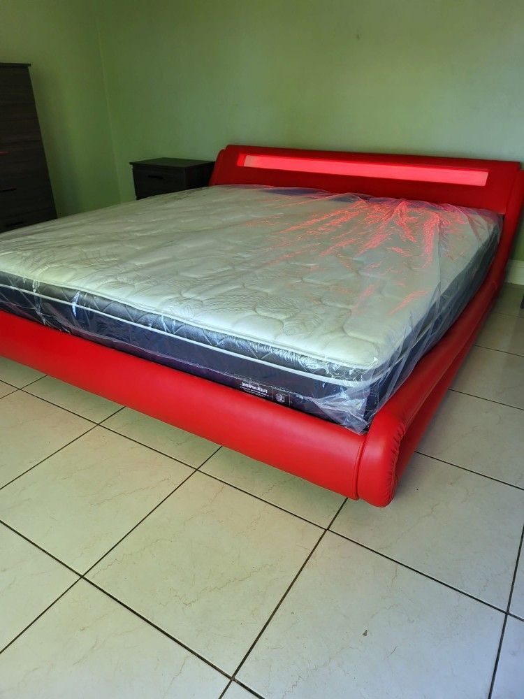 🌈NEW KING BED FRAME upholstered. Mattress and nightstands sold separately