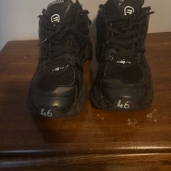 Black Balenciaga runner size 13