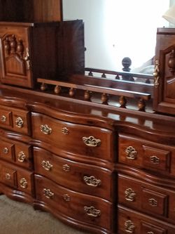 Dresser & Mirror set