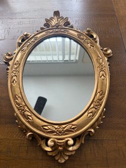Beautiful Ornate Gold Oval Mirror – Vintage Baroque Style