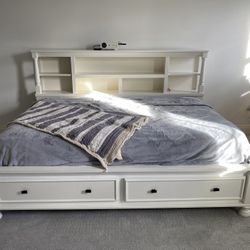 Full-Size White Daybed w/ Shelves & Storage