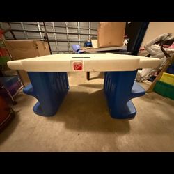 Step 2 Children’s Desk 