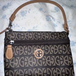 Like New giani Bernini Hand Bag