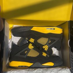 Thunder Jordan 4’s 
