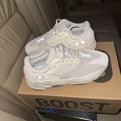 Yeezy Boost 700 Analog
