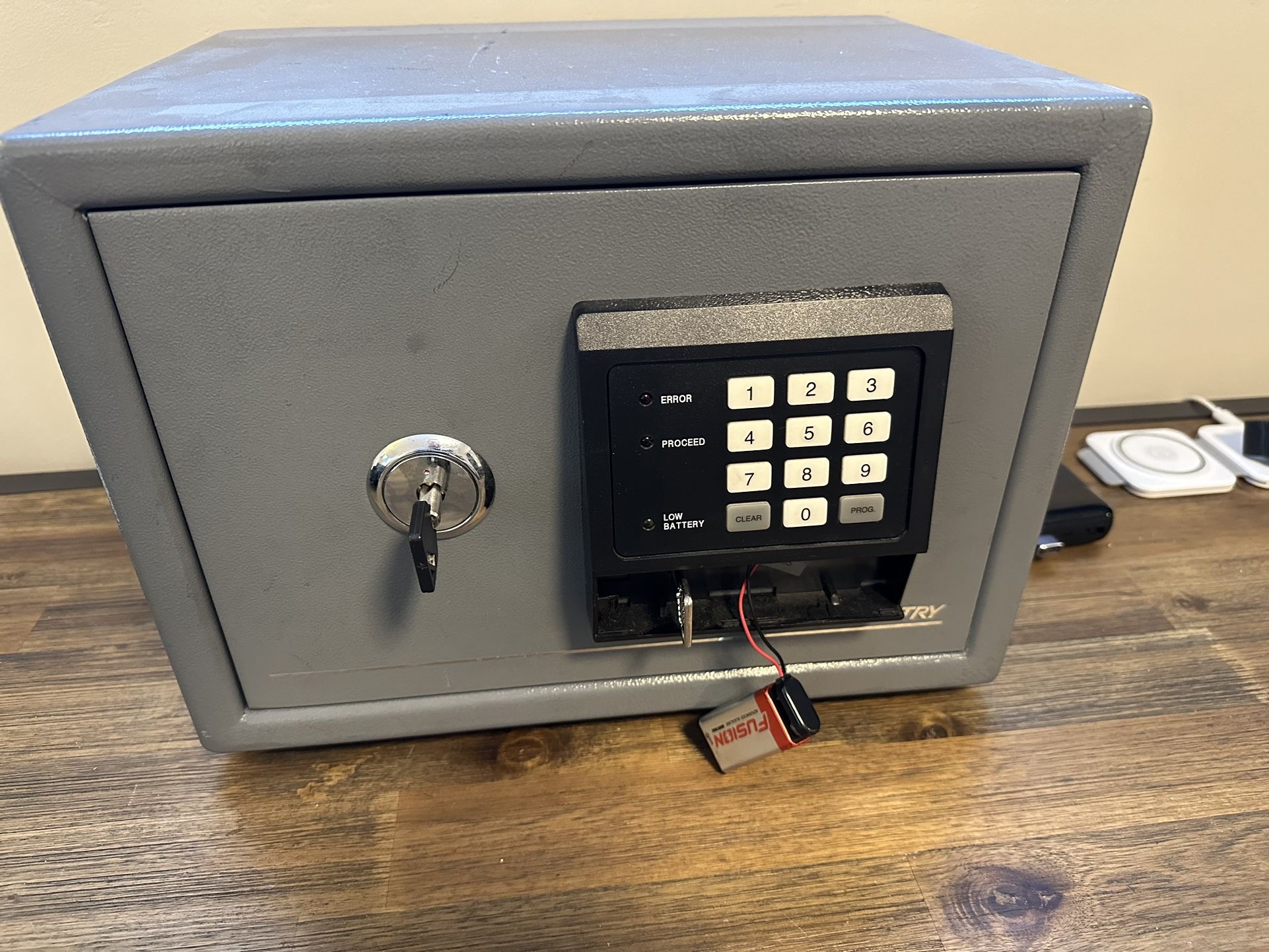 FREE Safe - Sentry V260