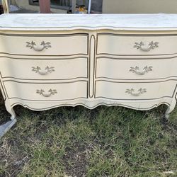 White Antique Dresser Set