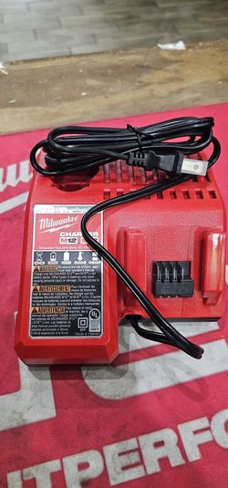MILWAUKEE M18-M12 BATTERY CHARGER 