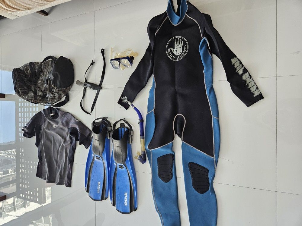 Scuba Snorkel Set. Wetsuit - Shirt - Fins- Bag - Knife - Mask - Snorkel
