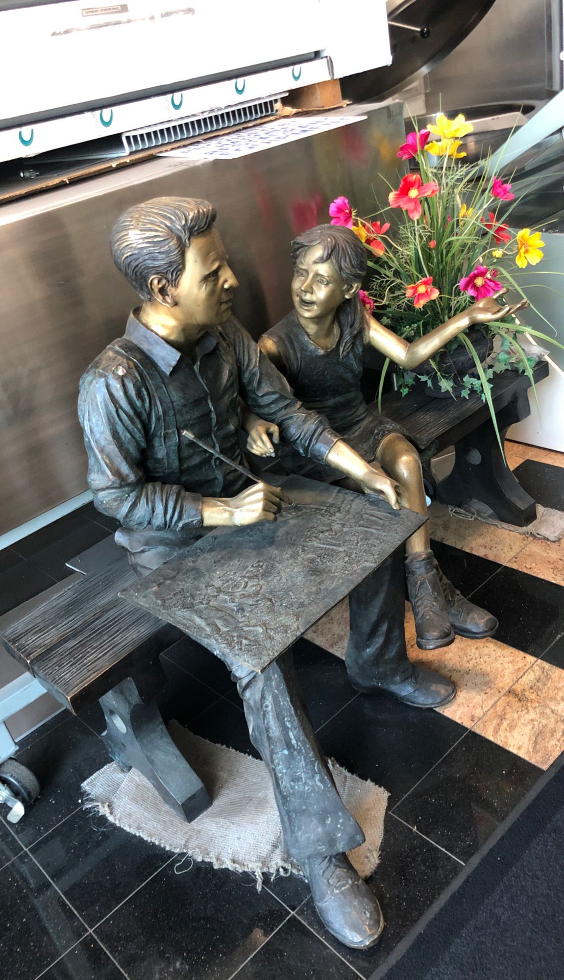 artwork father & daughter statue sculpture