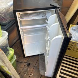 Mini Fridge + Freezer Works great