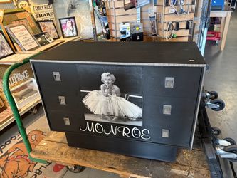 Marilyn Monroe dresser