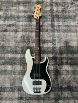 Fender Blacktop P Bass HH in Pearl