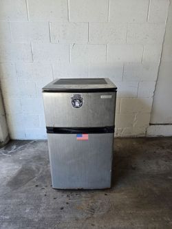 Insignia Mini Fridge