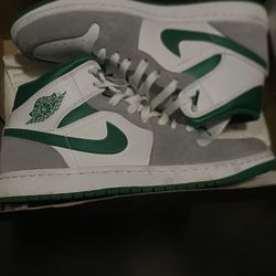Air Jordan 1 Mid SE ‘grey pine green’