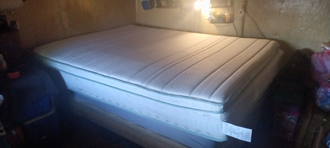 New Queen Size Pillow Top Mattress