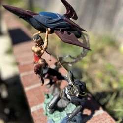 Injustice Gods Among Us Batman vs Wonder Woman PVC Battle Statue