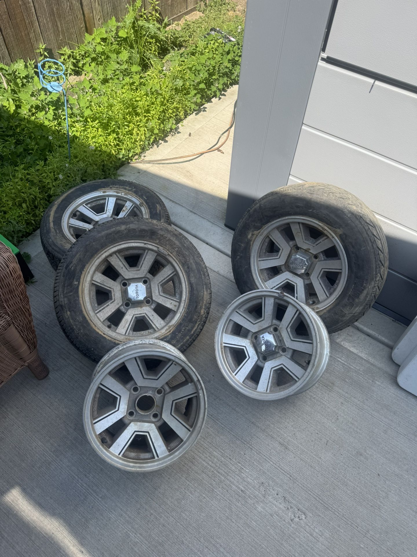 TOYOTA CELICA SUPRA 14 INCH WHEELS RIMS 4 CAPS