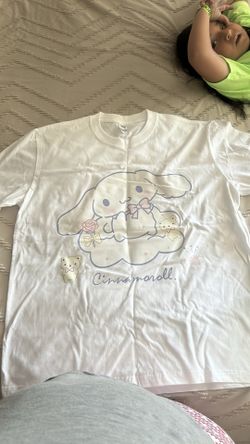 Cinnamon roll tshirt women XL