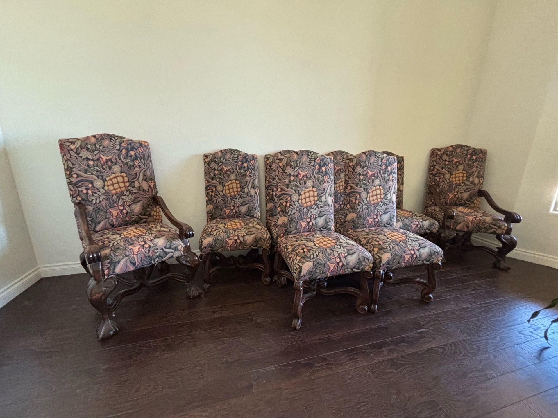 8 Incredible Upholstered Dining Room Chairs