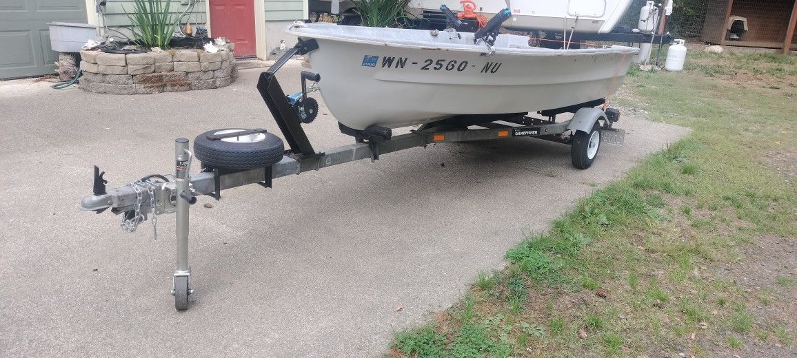 10' Fiberglass Boat With Trailer