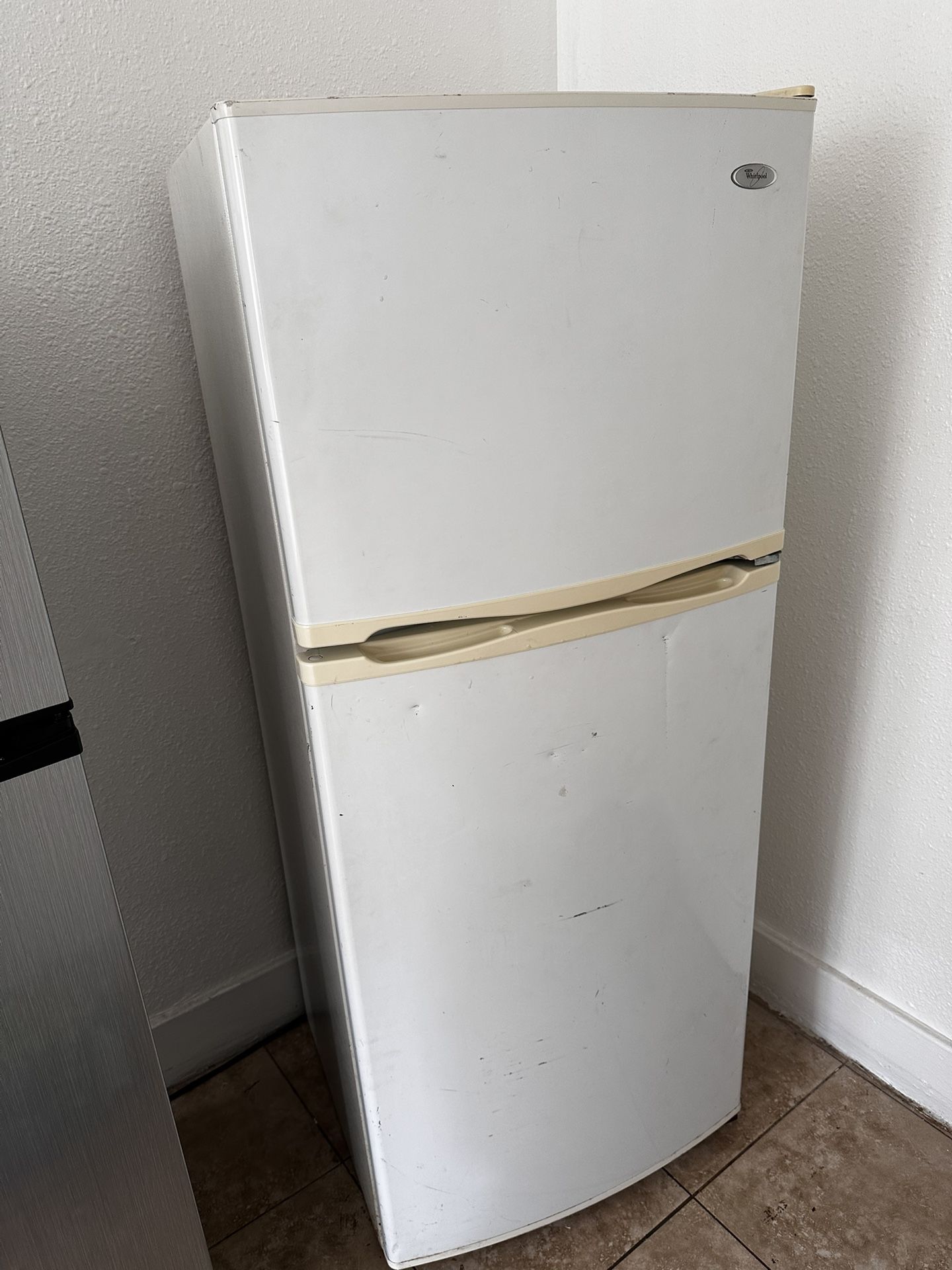 Whirlpool White Fridge 
