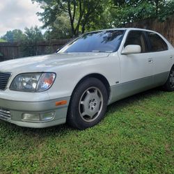 2000 Lexus LS 400