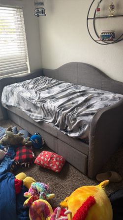 FREE TWIN TRUNDLE BED FRAME