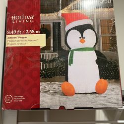 New Christmas Inflatable Penguin (8.49 ft) 